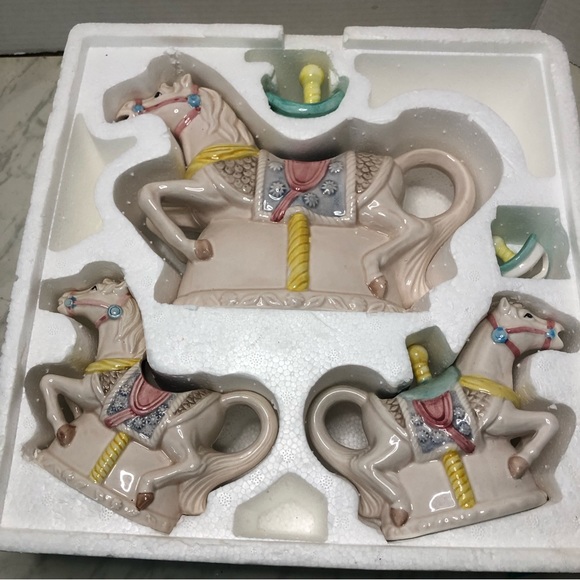 Vintage Heritage Mint - Carousel Horse Teapot Set with Creamer and Sugar Bowl - Picture 17 of 17